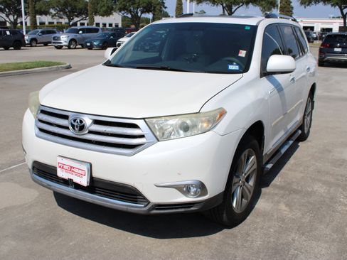 Used 2012 Toyota Highlander Limited w/ Tow Pkg FWD image 5
