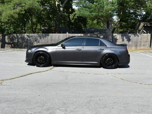 Used 2017 Chrysler 300 S w/ 300S Premium Group 2 w/2_L RWD image 3