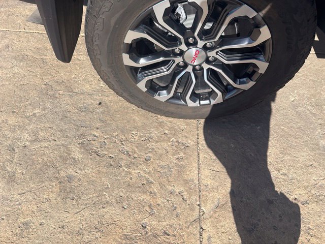Used 2025 GMC Canyon Denali AWD/4WD image 12