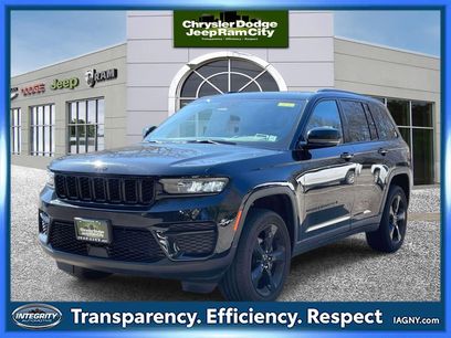 Used 2023 Jeep Grand Cherokee Altitude