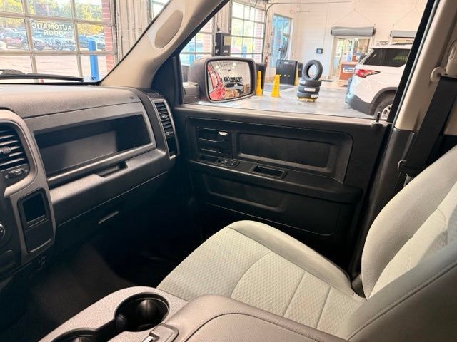Used 2017 RAM 1500 Express AWD/4WD image 17
