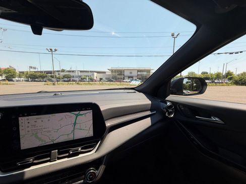Used 2025 Chevrolet Equinox LT FWD image 36