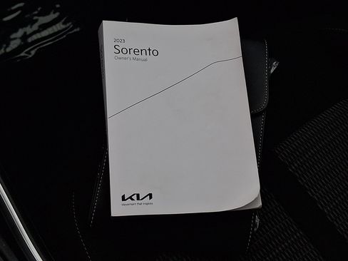 Used 2023 Kia Sorento LX image 25