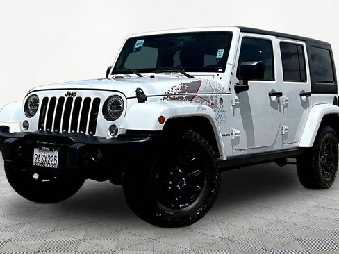 Used 2016 Jeep Wrangler Unlimited Sahara AWD/4WD image 3