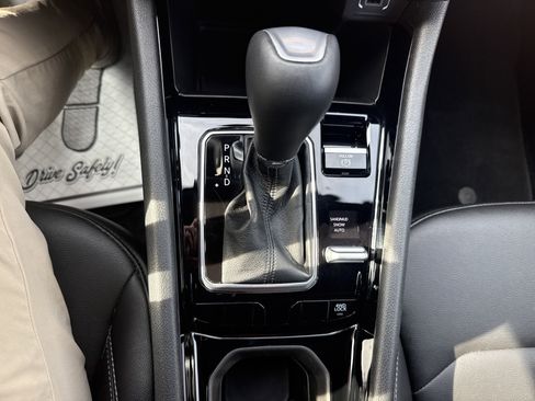 Used 2025 Jeep Compass Limited image 23