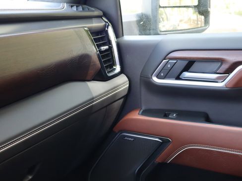 Used 2026 GMC Sierra 3500 Denali Ultimate image 40