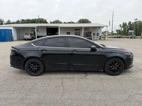 Used 2016 Ford Fusion SE FWD image 4