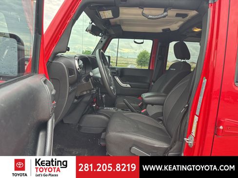 Used 2016 Jeep Wrangler Unlimited Rubicon AWD/4WD image 9
