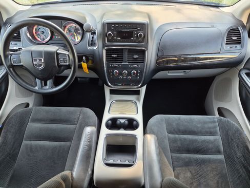 Used 2016 Dodge Grand Caravan SXT FWD image 21