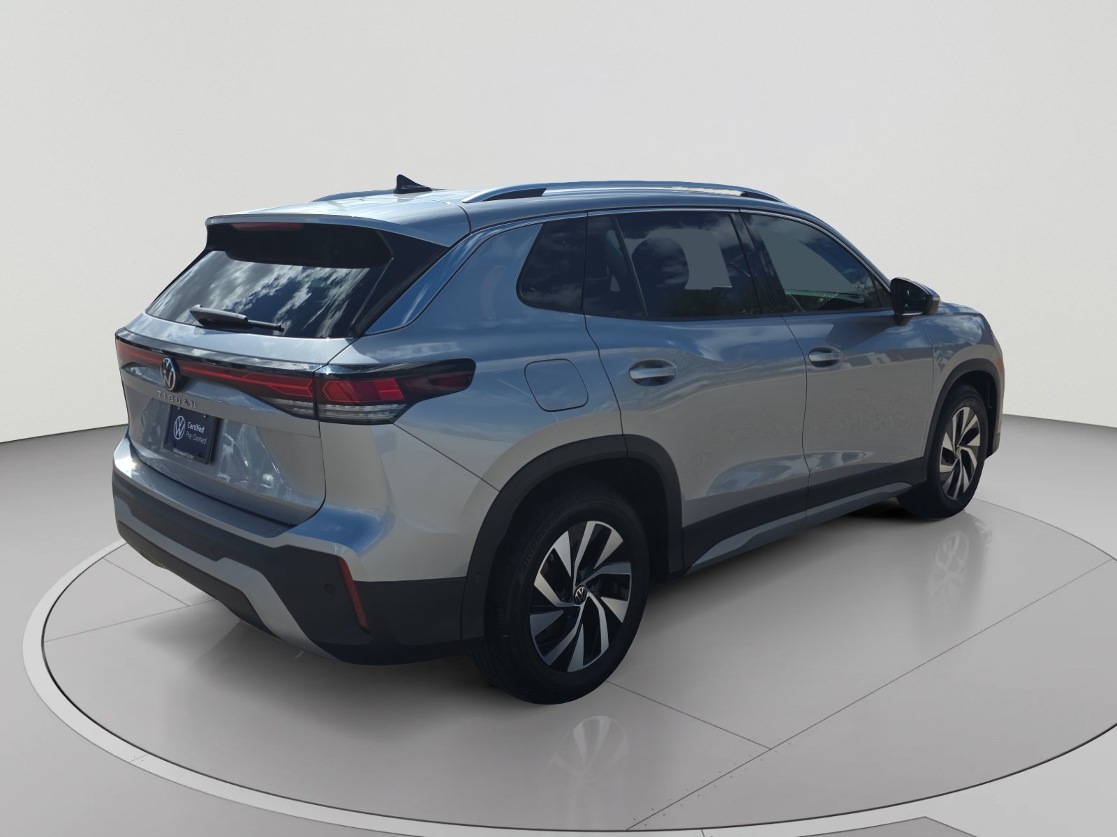 Used 2026 Volkswagen Tiguan S FWD image 5