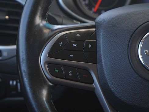 Used 2019 Jeep Cherokee Limited AWD/4WD image 17