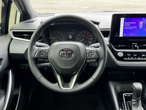 Used 2025 Toyota Corolla SE AWD/4WD image 18