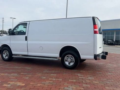 Used 2024 Chevrolet Express 2500 w/ Driver Convenience Package image 8