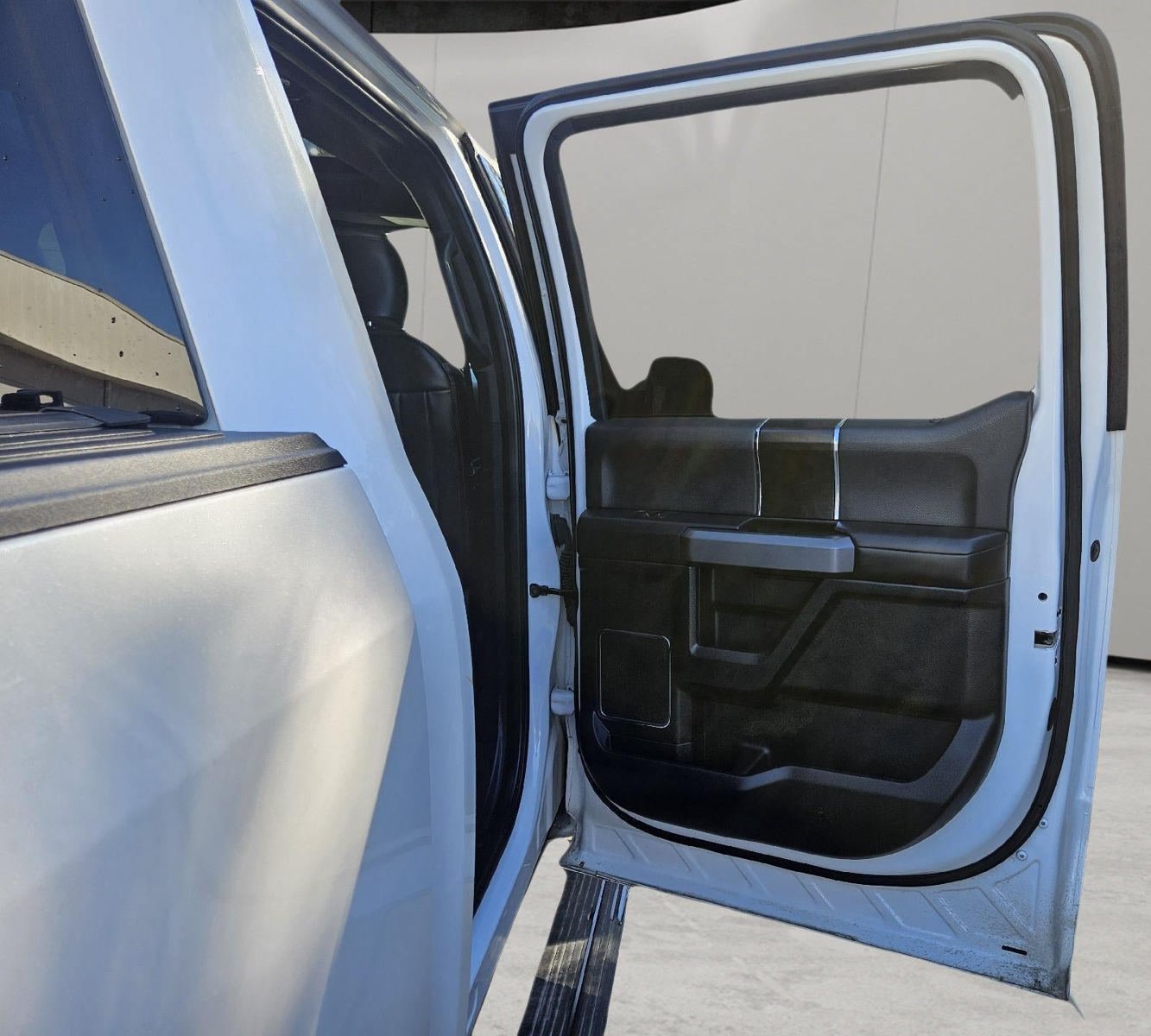 Used 2019 Ford F150 Platinum w/ Equipment Group 701A Luxury AWD/4WD image 20