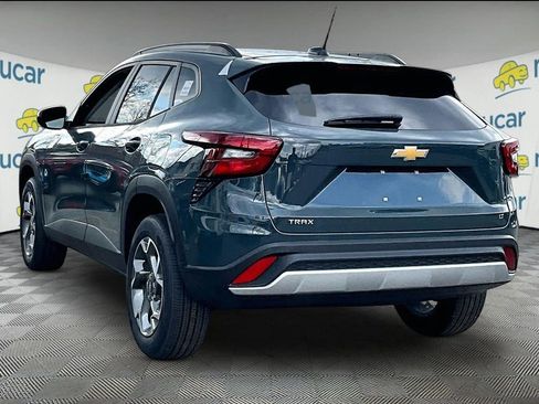 New 2026 Chevrolet Trax LT w/ LT Convenience Package FWD image 5