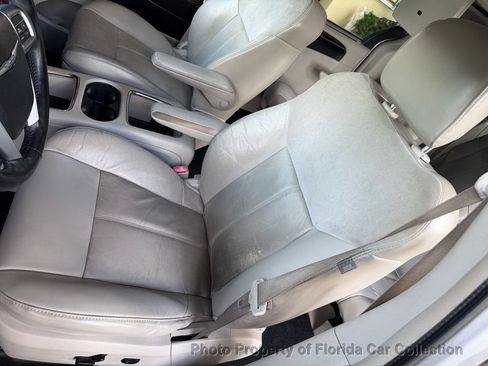Used 2013 Chrysler Town & Country Limited w/ Luxury Group FWD image 30