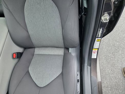 Used 2019 Toyota Camry LE image 10