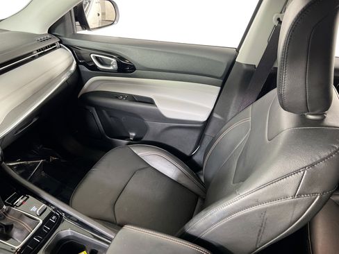 Used 2022 Jeep Compass Limited image 21