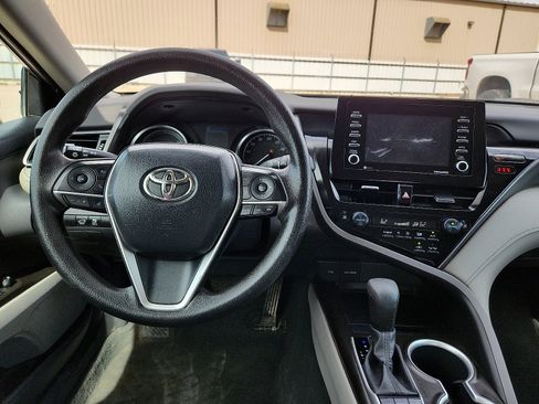 Used 2022 Toyota Camry LE image 10