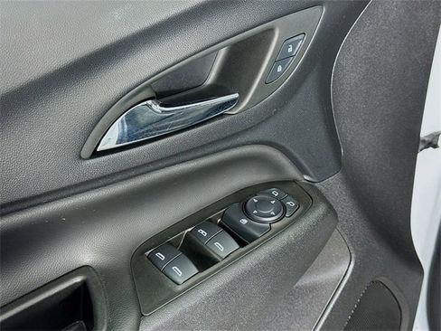 Used 2024 Chevrolet Equinox LT image 18