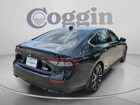 Used 2023 Honda Accord Touring image 3