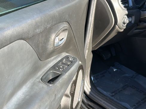 Used 2018 Jeep Renegade Altitude w/ UConnect 8.4 Nav Group image 15