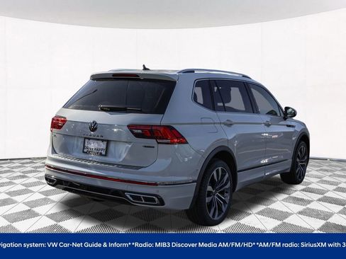 Certified 2022 Volkswagen Tiguan SEL R-Line image 10