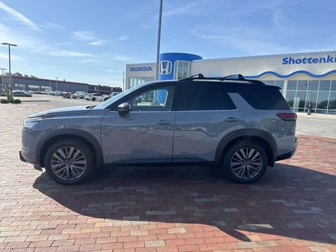 Used 2023 Nissan Pathfinder SL w/ SL Premium Package FWD image 3