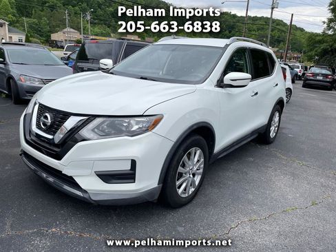 Used 2017 Nissan Rogue SV FWD image 1