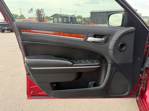 Used 2013 Chrysler 300 AWD w/ Driver Convenience Group image 8