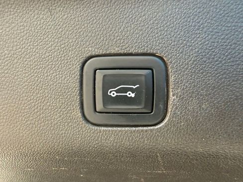 Used 2021 Chevrolet Tahoe LT w/ LT Signature Package RWD image 30
