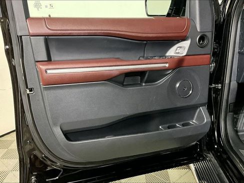 Used 2023 Ford Expedition Max Limited image 23