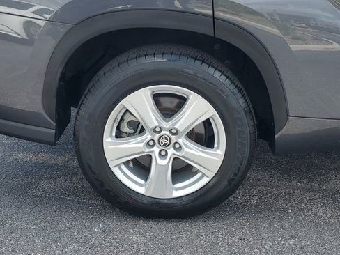 Used 2023 Toyota Highlander LE image 5