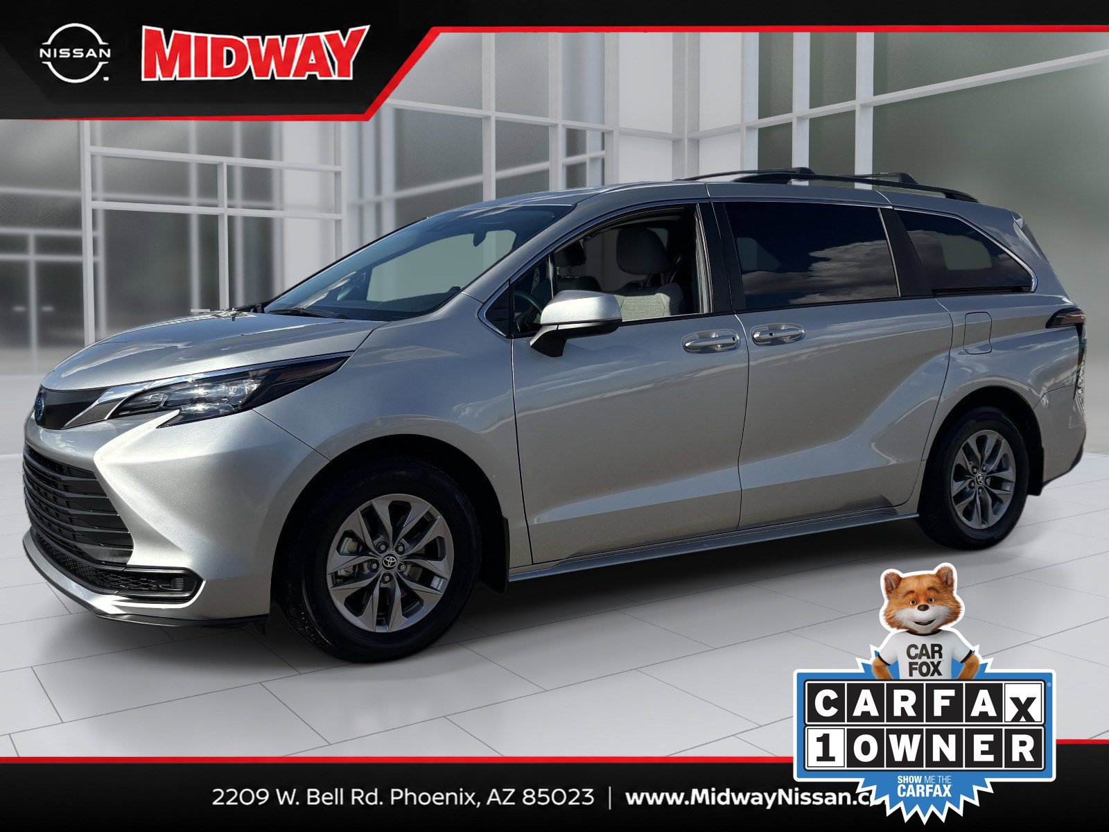 Used 2025 Toyota Sienna LE AWD/4WD image 1