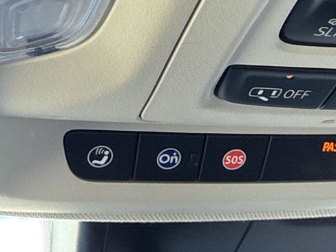Used 2022 Buick Envision Essence w/ Sport Touring Package AWD/4WD image 23