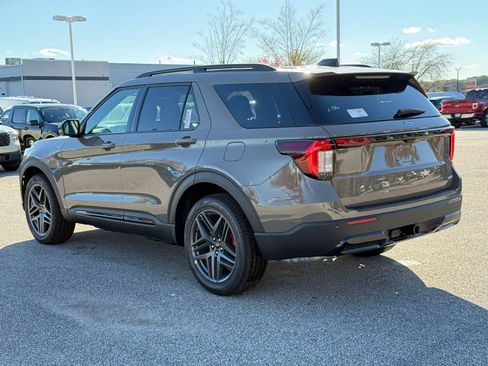 New 2026 Ford Explorer ST-Line w/ ST-Line Street Pack image 3