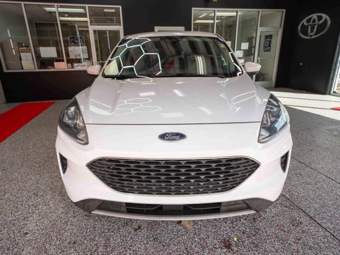 Used 2020 Ford Escape SE image 7