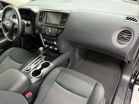 Used 2020 Nissan Pathfinder SV image 18
