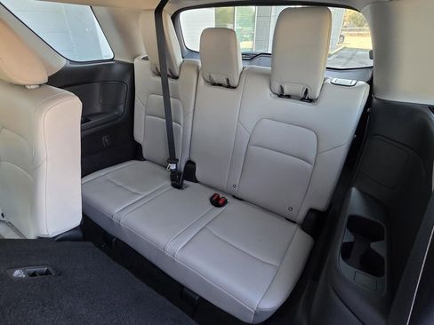 Used 2025 Nissan Pathfinder SL AWD/4WD image 14
