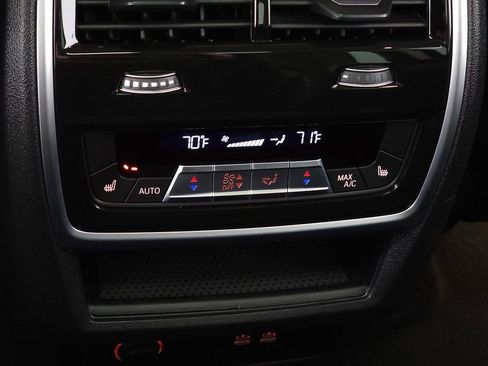 Used 2025 BMW X7 xDrive40i w/ Climate Comfort Package image 38