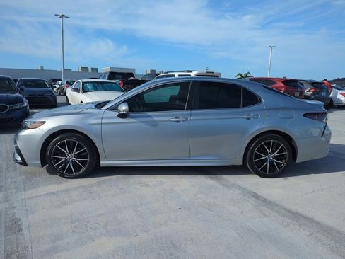 Used 2024 Toyota Camry SE image 5