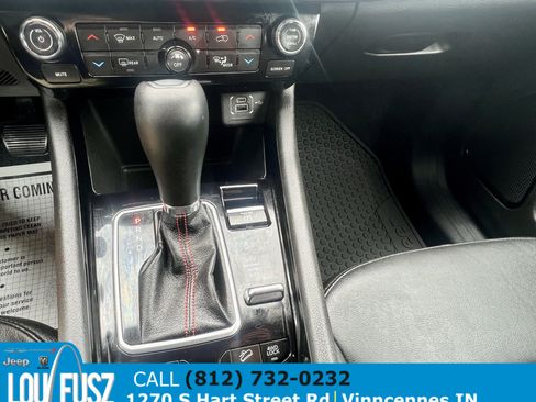 Used 2025 Jeep Compass Trailhawk AWD/4WD image 13