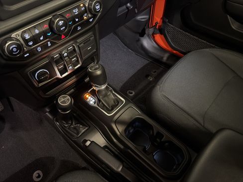Used 2023 Jeep Wrangler Unlimited Sport AWD/4WD image 17