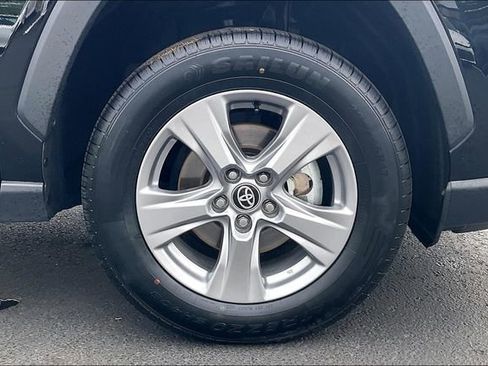 Used 2024 Toyota RAV4 XLE FWD image 9