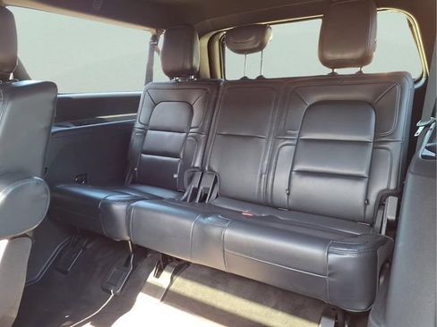 Used 2022 Lincoln Navigator L Reserve AWD/4WD image 21