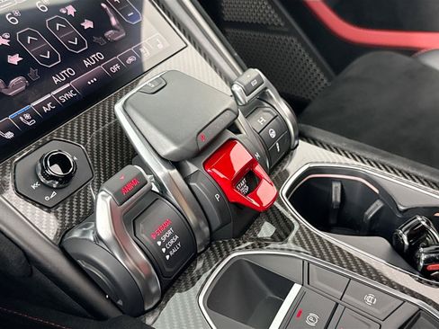 Used 2023 Lamborghini Urus Performante AWD/4WD image 19