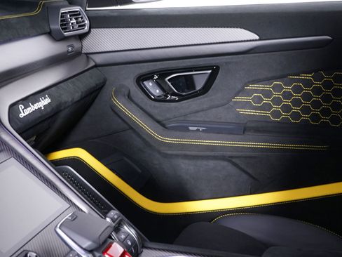 Used 2024 Lamborghini Urus Performante image 23