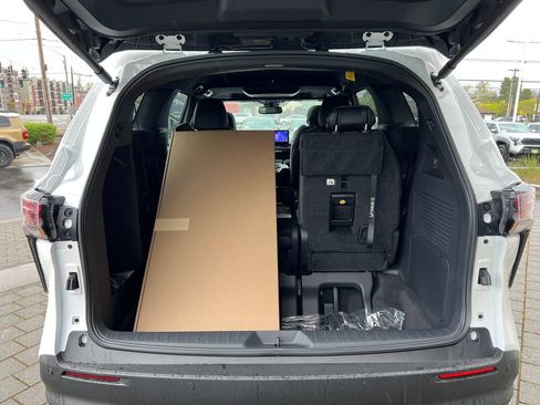 New 2026 Toyota Sienna XLE Woodland Edition image 25