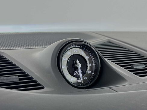 Used 2025 Porsche Cayenne Turbo AWD/4WD image 23