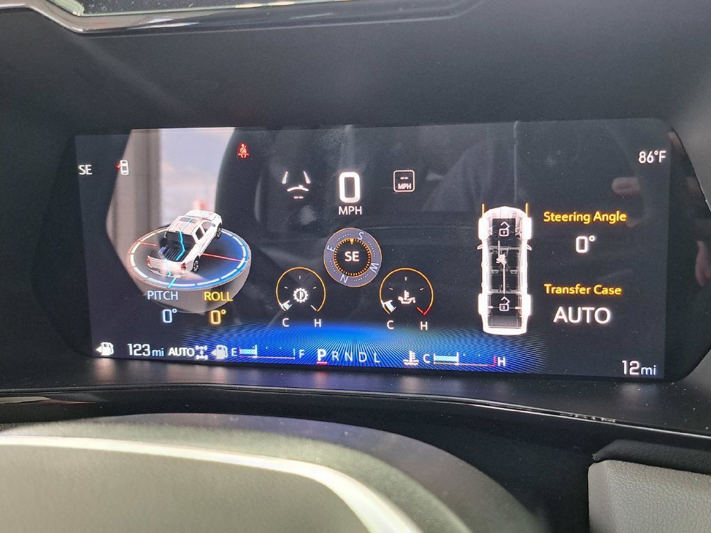 New 2026 Chevrolet Colorado ZR2 w/ Technology Package AWD/4WD image 8
